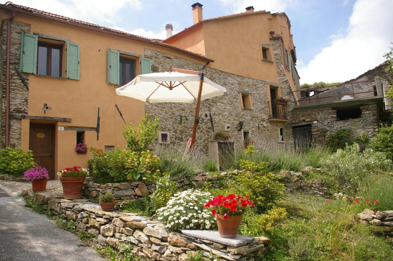 Casa Vittorina Villa Cesio ภายนอก รูปภาพ
