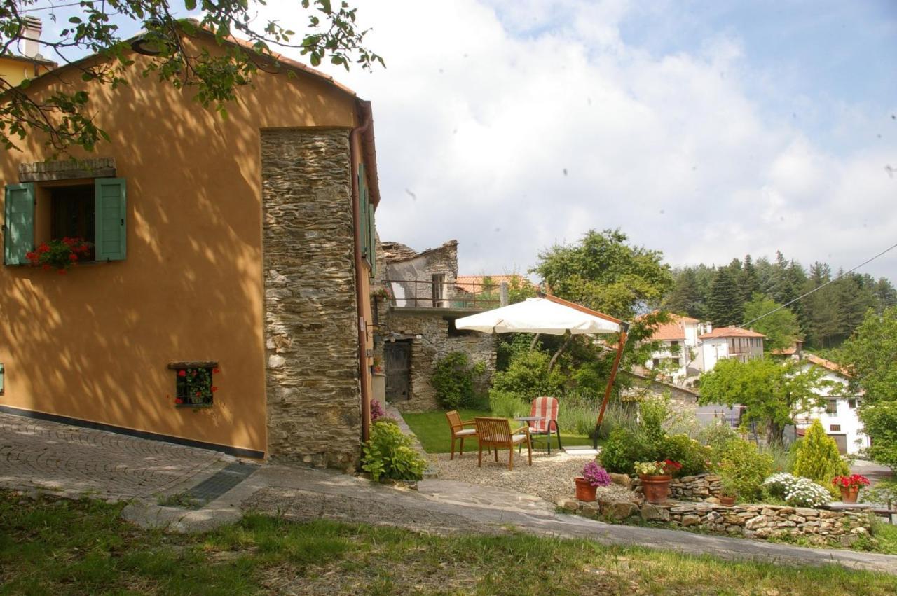 Casa Vittorina Villa Cesio ภายนอก รูปภาพ
