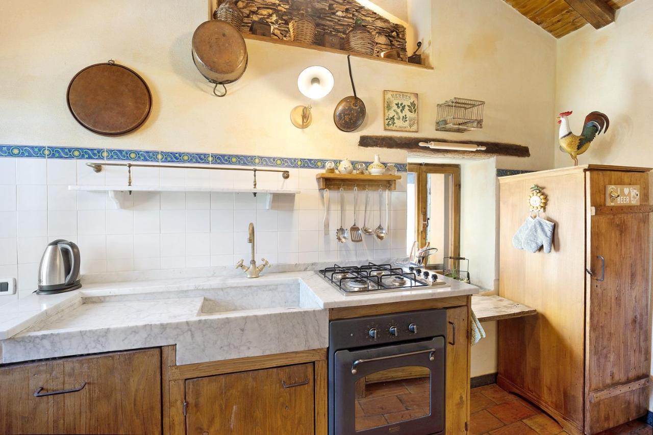 Casa Vittorina Villa Cesio ภายนอก รูปภาพ