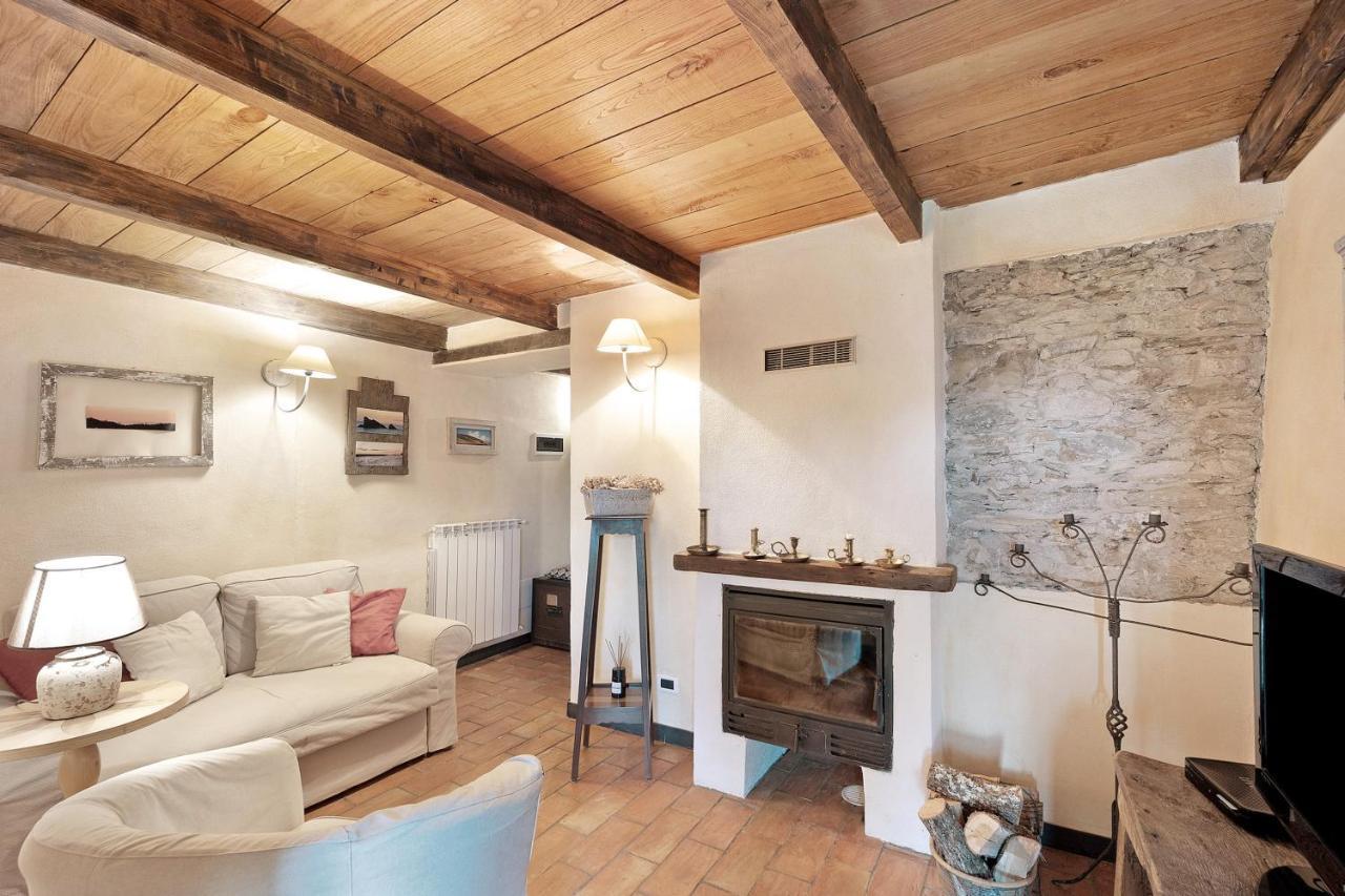 Casa Vittorina Villa Cesio ภายนอก รูปภาพ