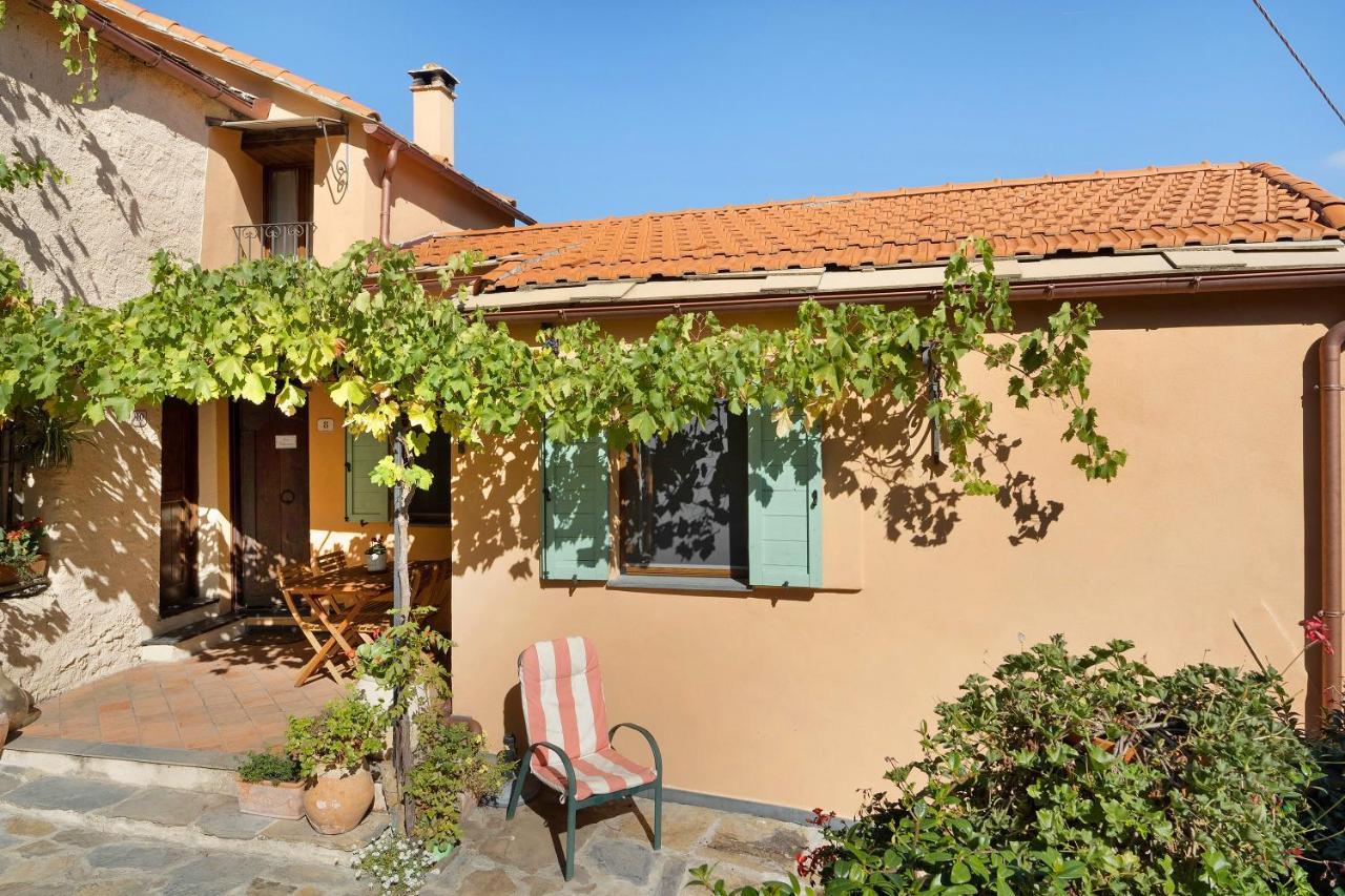 Casa Vittorina Villa Cesio ภายนอก รูปภาพ